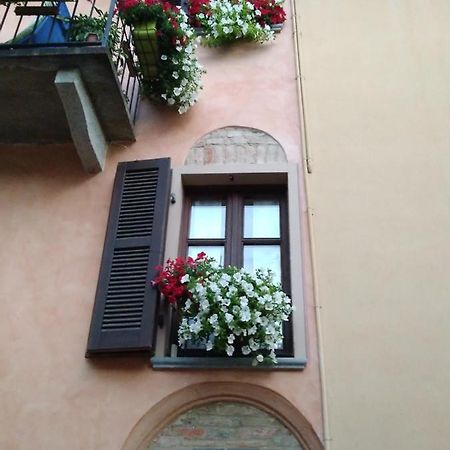 Holiday House Antica Dimora Soggiorni In Langa Centro Storico La Morra Luaran gambar