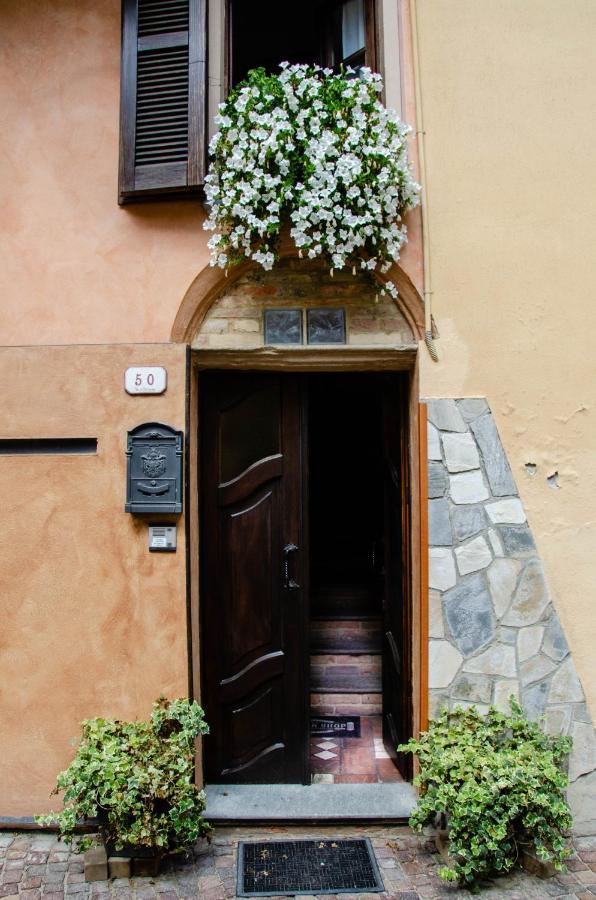 Holiday House Antica Dimora Soggiorni In Langa Centro Storico La Morra Luaran gambar