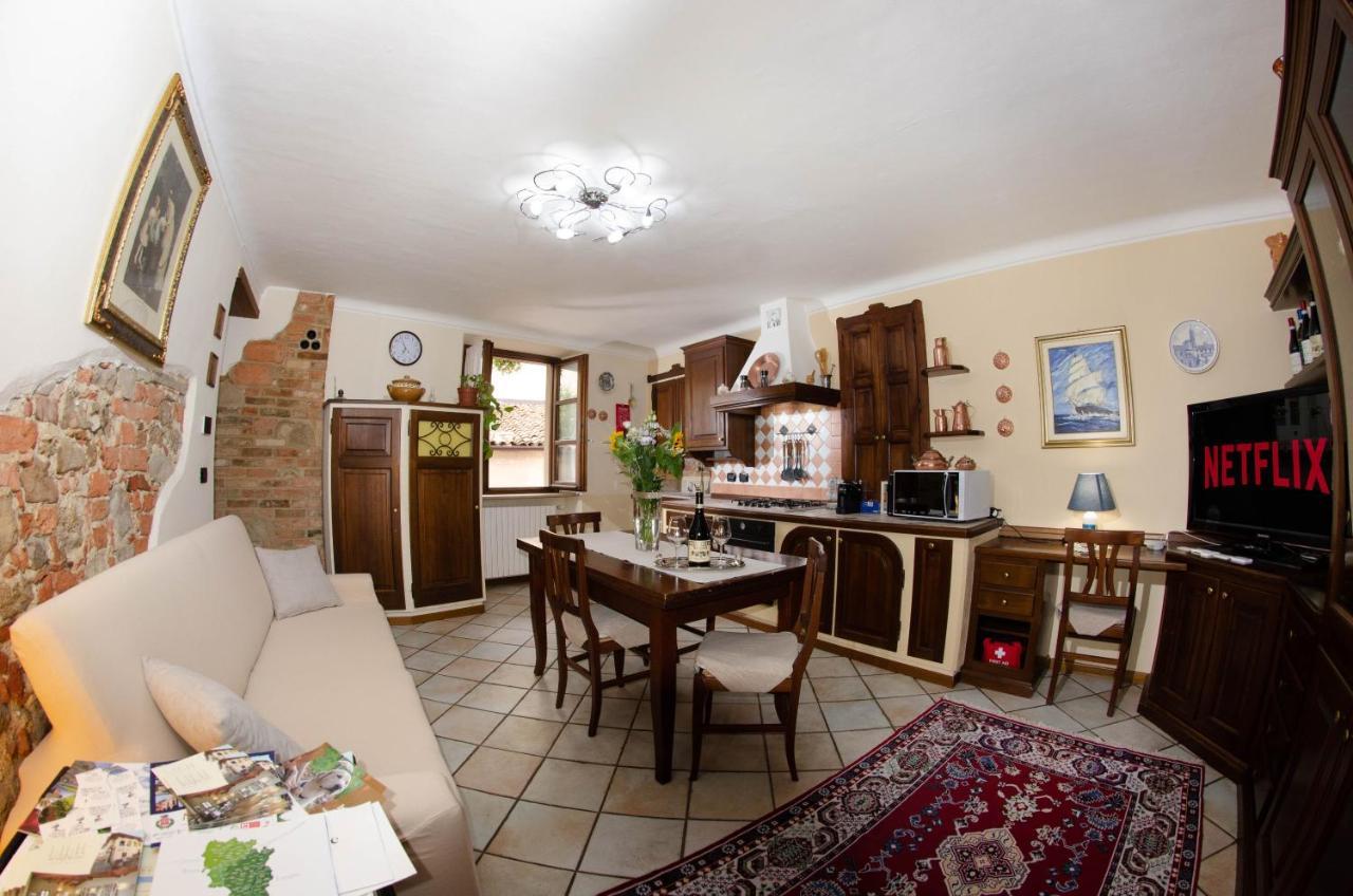 Holiday House Antica Dimora Soggiorni In Langa Centro Storico La Morra Luaran gambar