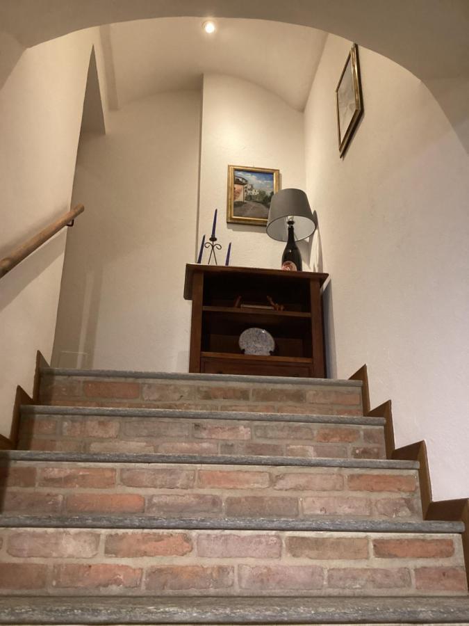 Holiday House Antica Dimora Soggiorni In Langa Centro Storico La Morra Luaran gambar