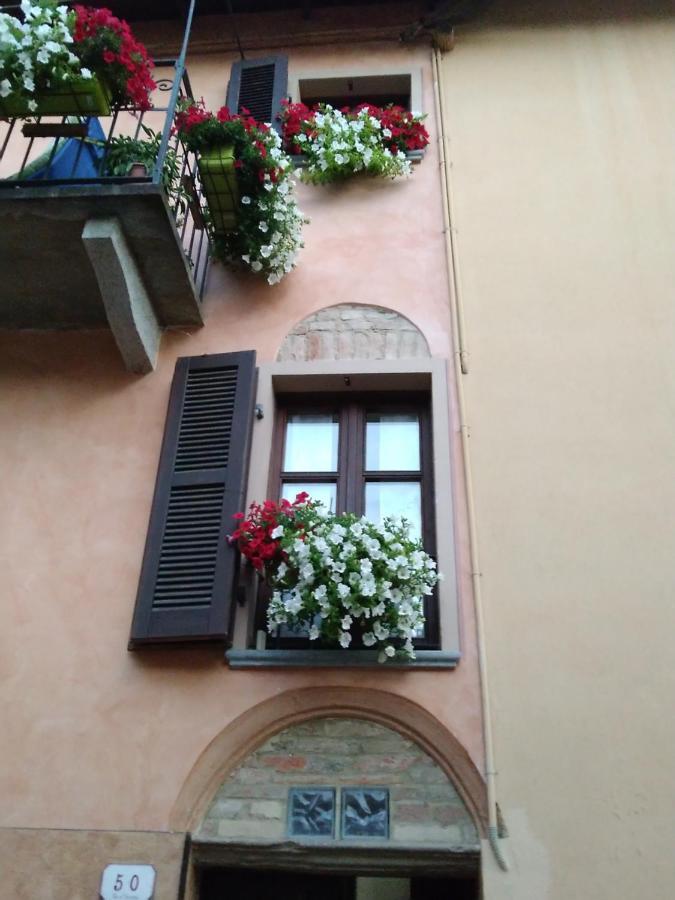 Holiday House Antica Dimora Soggiorni In Langa Centro Storico La Morra Luaran gambar