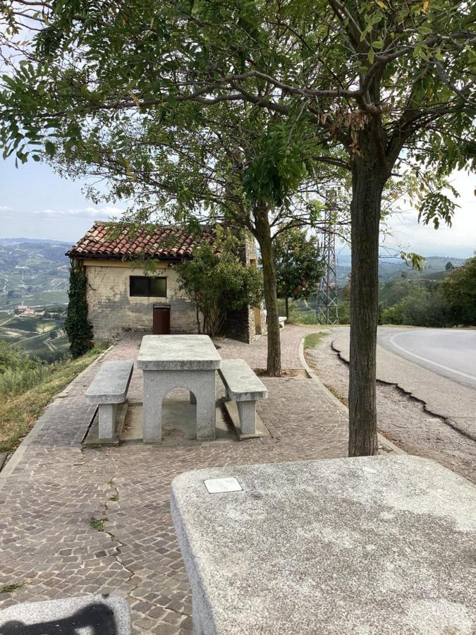 Holiday House Antica Dimora Soggiorni In Langa Centro Storico La Morra Luaran gambar