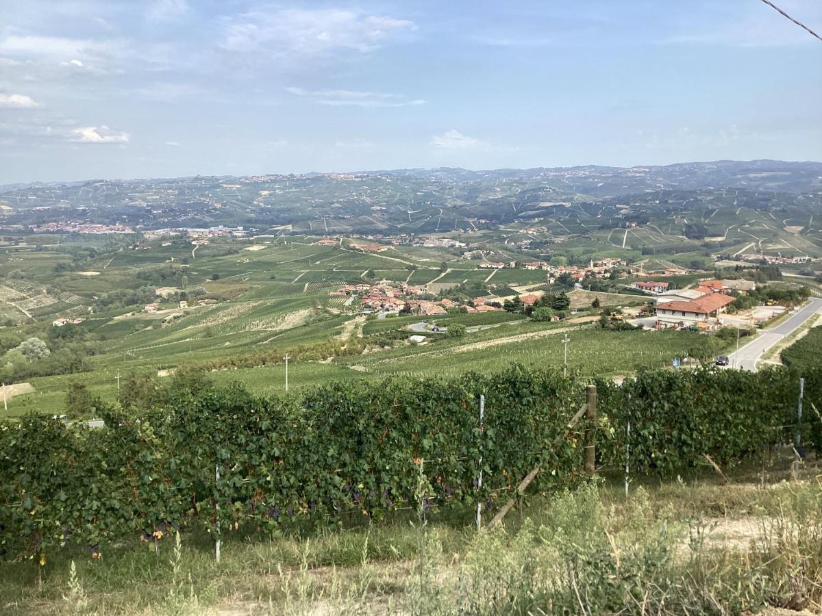Holiday House Antica Dimora Soggiorni In Langa Centro Storico La Morra Luaran gambar