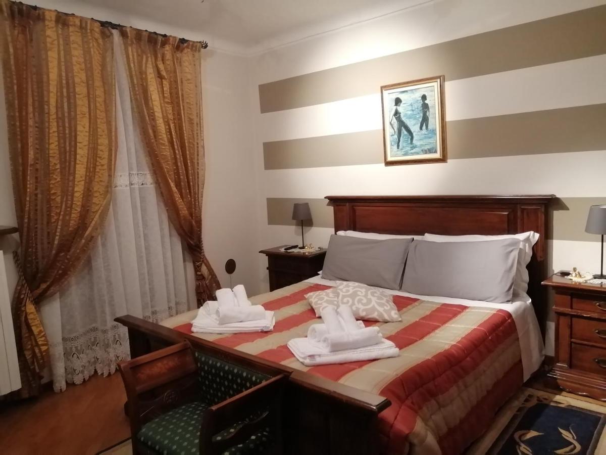 Holiday House Antica Dimora Soggiorni In Langa Centro Storico La Morra Luaran gambar