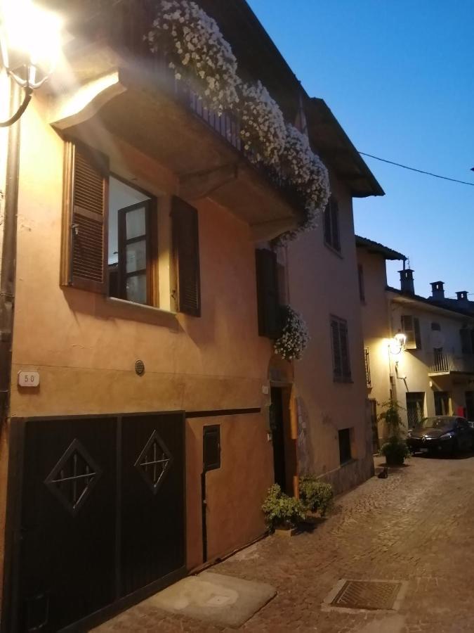 Holiday House Antica Dimora Soggiorni In Langa Centro Storico La Morra Luaran gambar