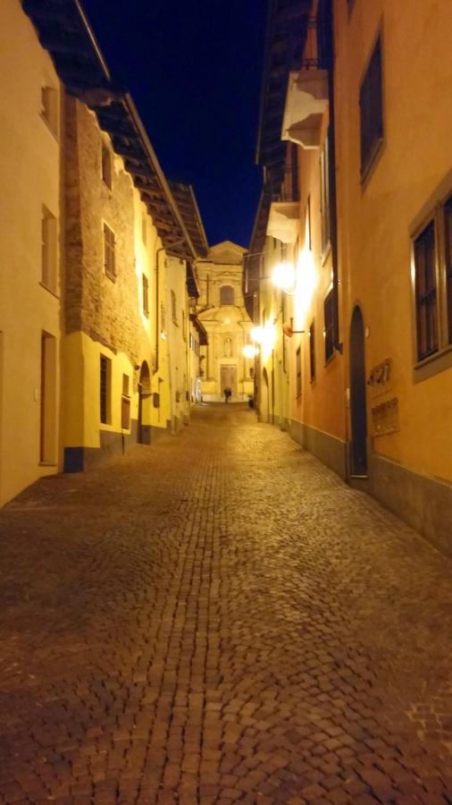 Holiday House Antica Dimora Soggiorni In Langa Centro Storico La Morra Luaran gambar