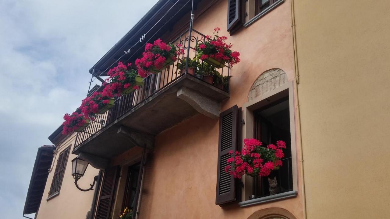 Holiday House Antica Dimora Soggiorni In Langa Centro Storico La Morra Luaran gambar