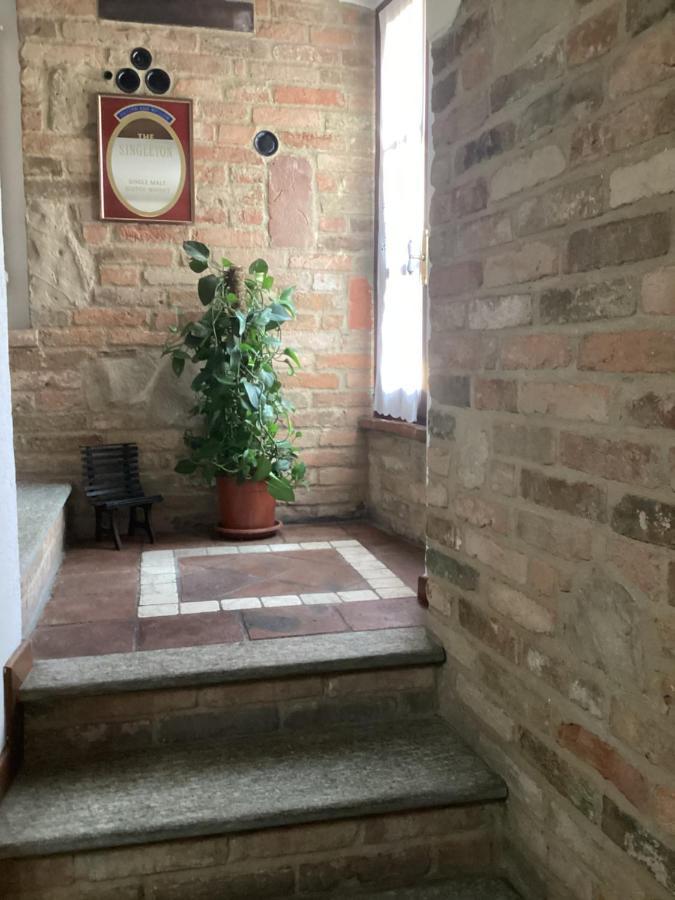 Holiday House Antica Dimora Soggiorni In Langa Centro Storico La Morra Luaran gambar