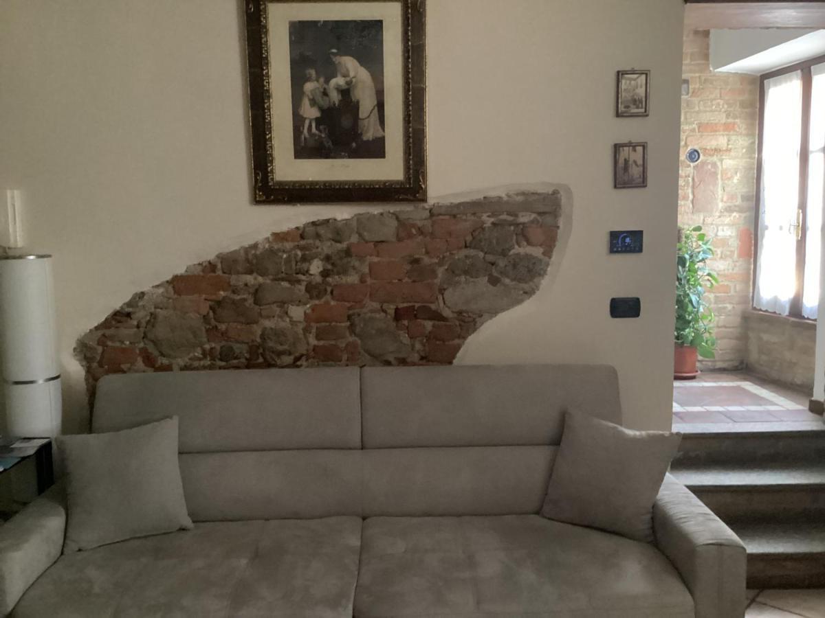 Holiday House Antica Dimora Soggiorni In Langa Centro Storico La Morra Luaran gambar
